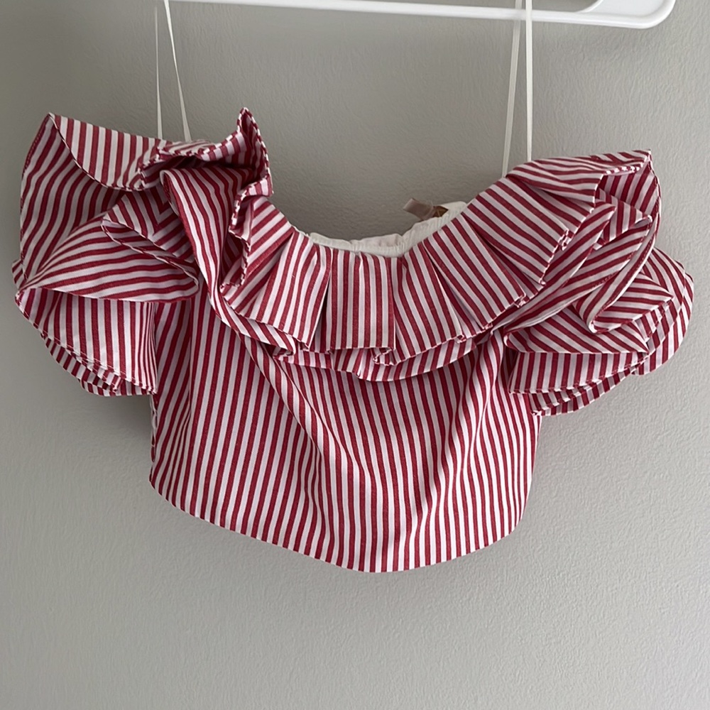 Wayf Brand Off/On the Shoulder Adorable ruffle Smocked Top. Size XS.
